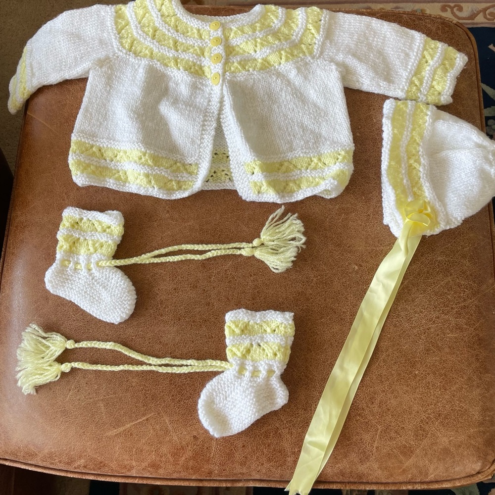 Vintage New Handmade White & Yellow Baby crochet Set Sweater Hat Booties 0-6 mth
